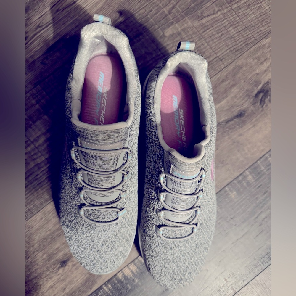Ladies 7.5 sketchers memory foam sneakers